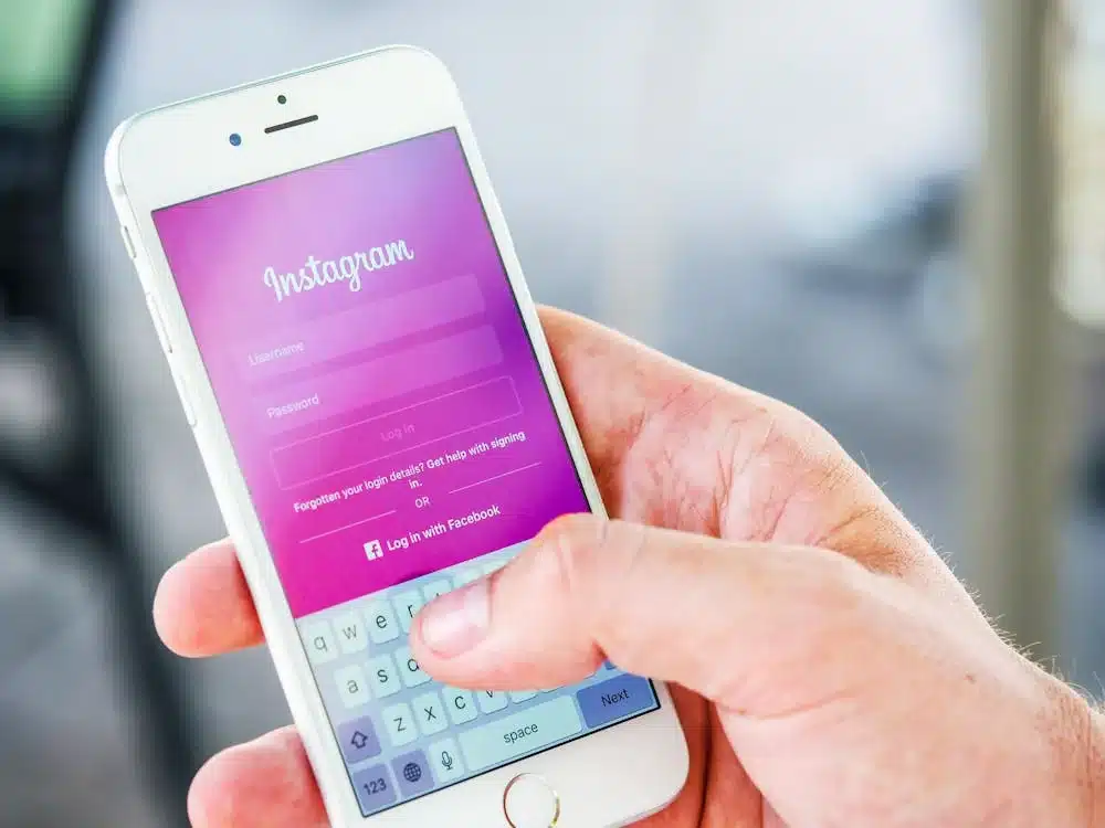 Case Studies: How Targeted Social Media Strategies Boosted ROI for a Retail Brand and a Tech Startup - ACX Outsourcing HUB Case Studies: How Targeted Social Media Strategies Boosted ROI for a Retail Brand and a Tech Startup - ACX Outsourcing HUB