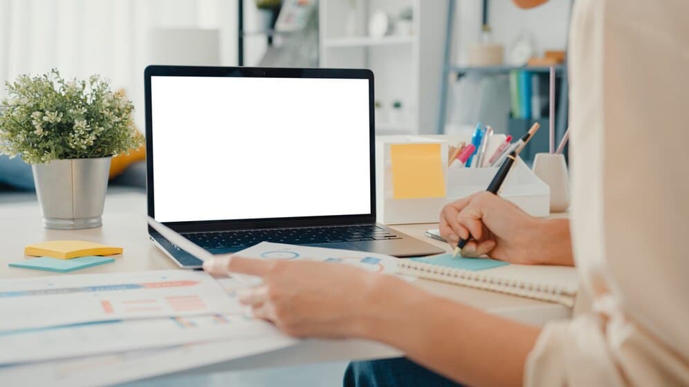 Effective Cost-Saving Strategies for Outsourcing Projects - ACX Outsourcing HUB Effective Cost-Saving Strategies for Outsourcing Projects - ACX Outsourcing HUB